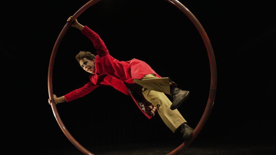 ‘Con los pies en las nubes’ continúa su gira con danza, teatro y circo en Irache, Azkarate, Galbarra y Ollo