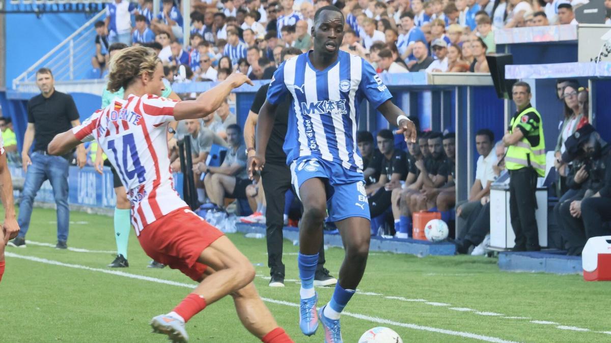 Diarra disputa un balón durante el duelo frente al Atlético de Madrid.