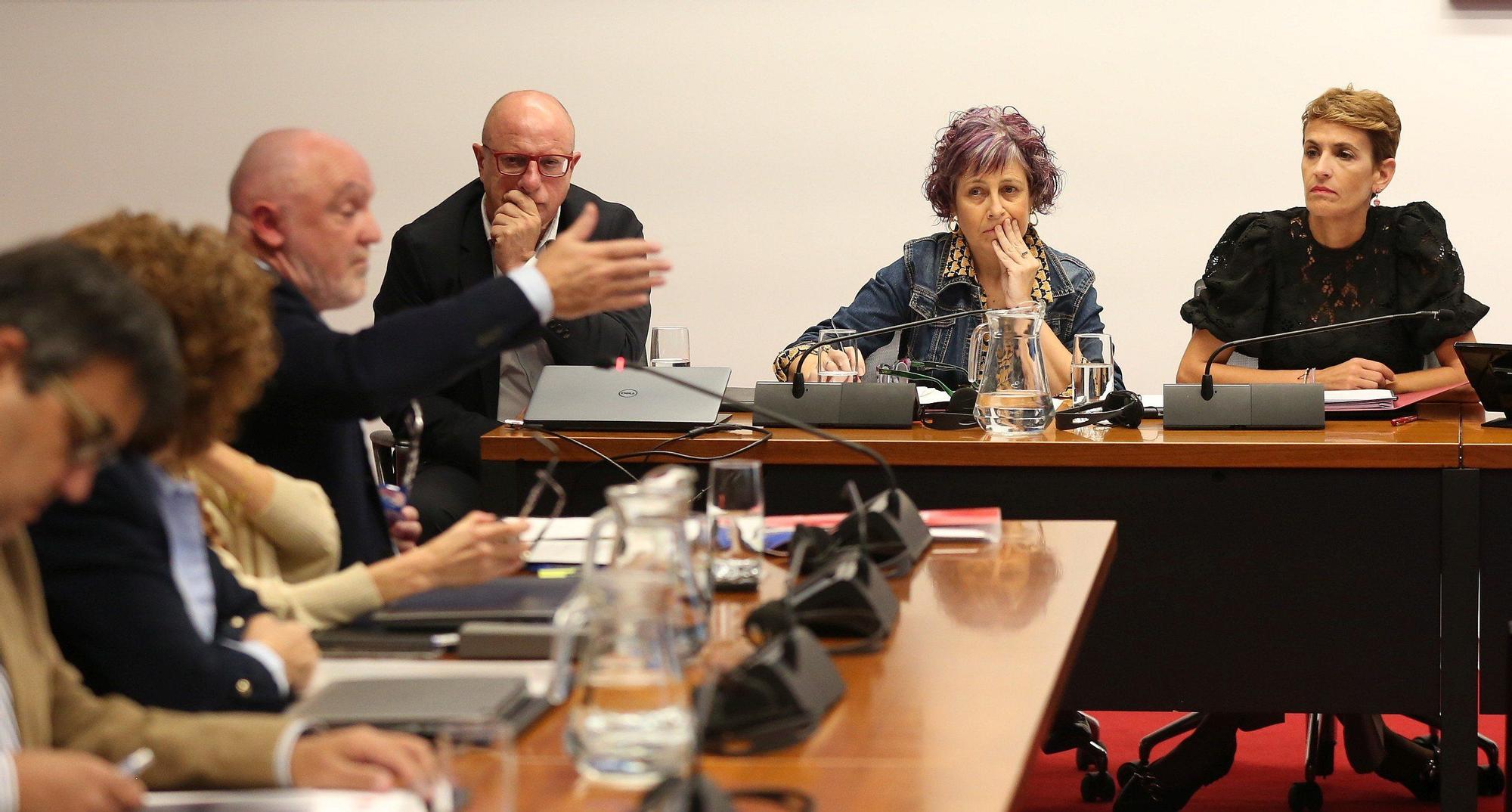 Fotos de la comparecencia de María Chivite en el Parlamento para explicar los informes de la OANA