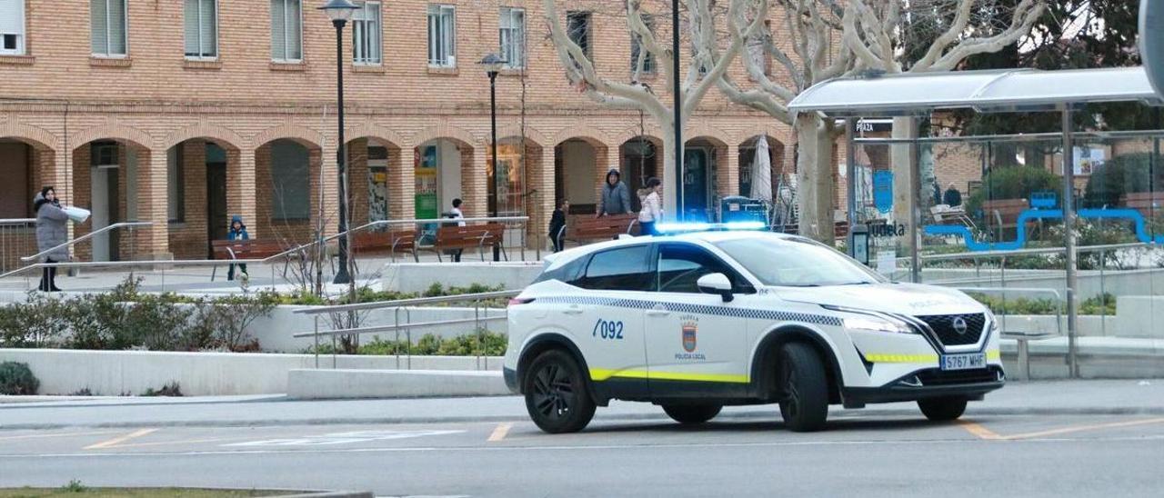 Embiste a una moto en Tudela al confundir el pedal de freno con el acelerador