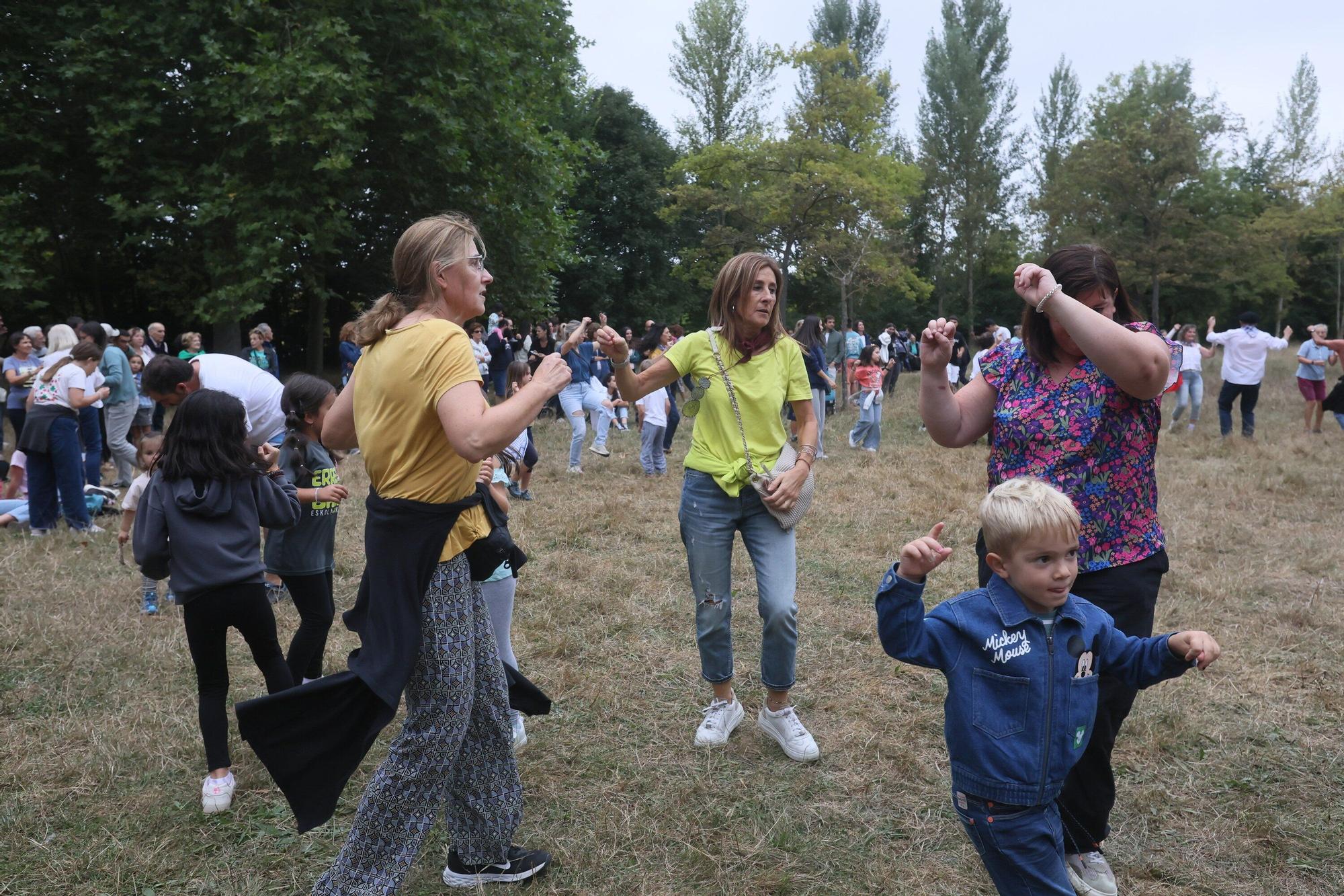 En imágenes: Las campas de Olarizu se llenan de fiesta