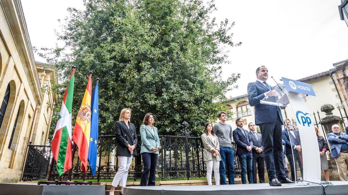 Iturgaiz interviene en el acto del PP que conmemora el 43 aniversario del Estatuto de Gernika.