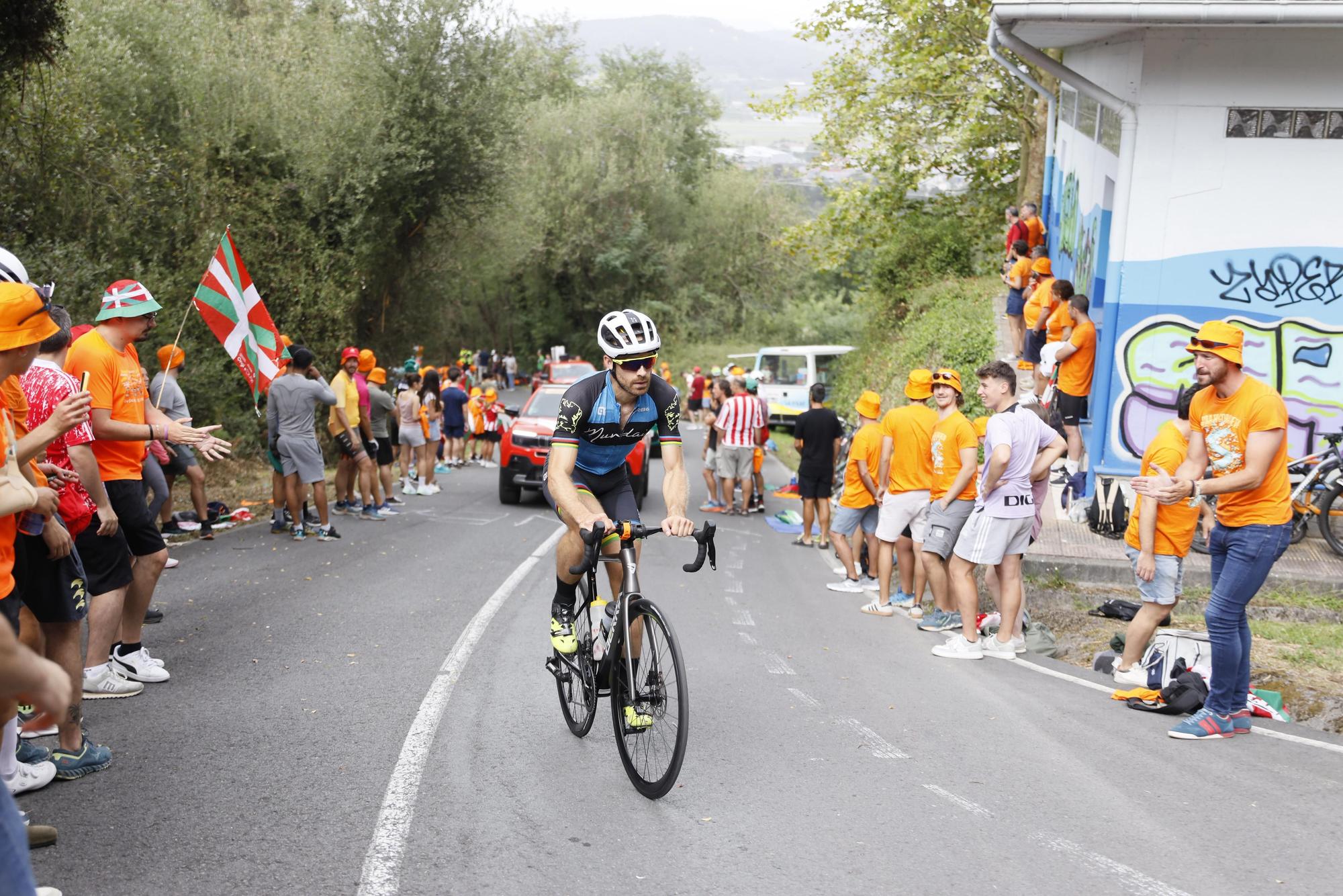 La Vuelta en Bizkaia: los aficionados toman Pike Bidea