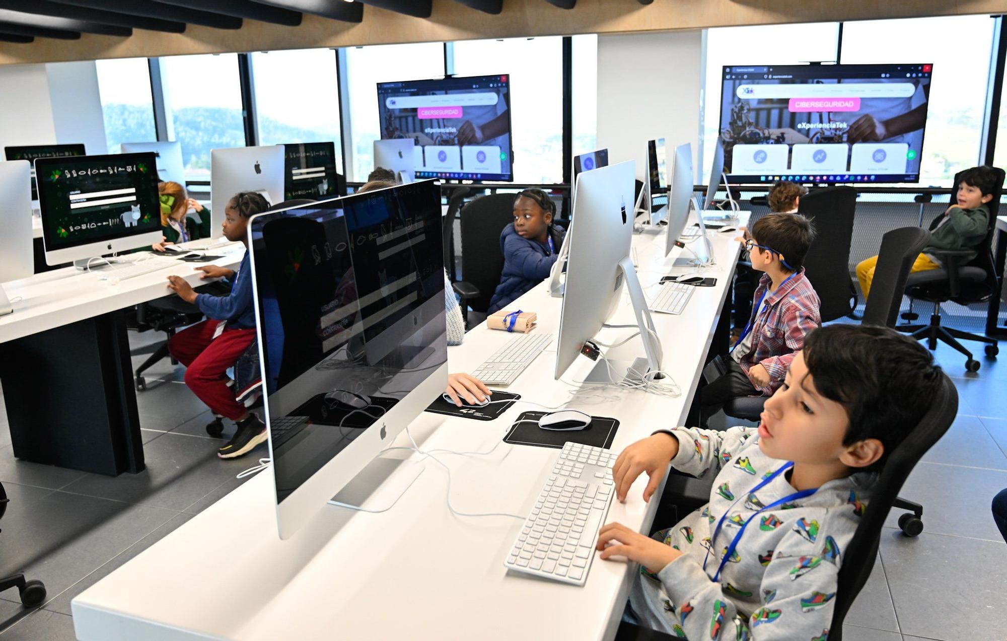 En imágenes: ‘hackeo’ al Olentzero vasco en el campus 42 Urduliz