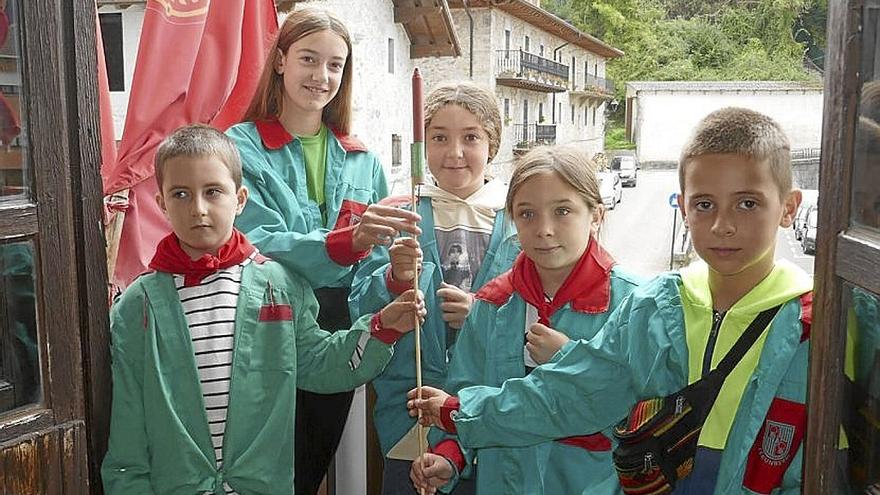 Eneko, Maitane, Nayara, Iria e Irai lanzaron el txupinazo txiki. 