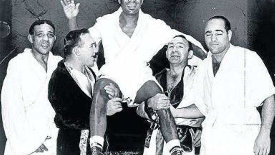 Robinson, levantado por entrenadores y rivales.