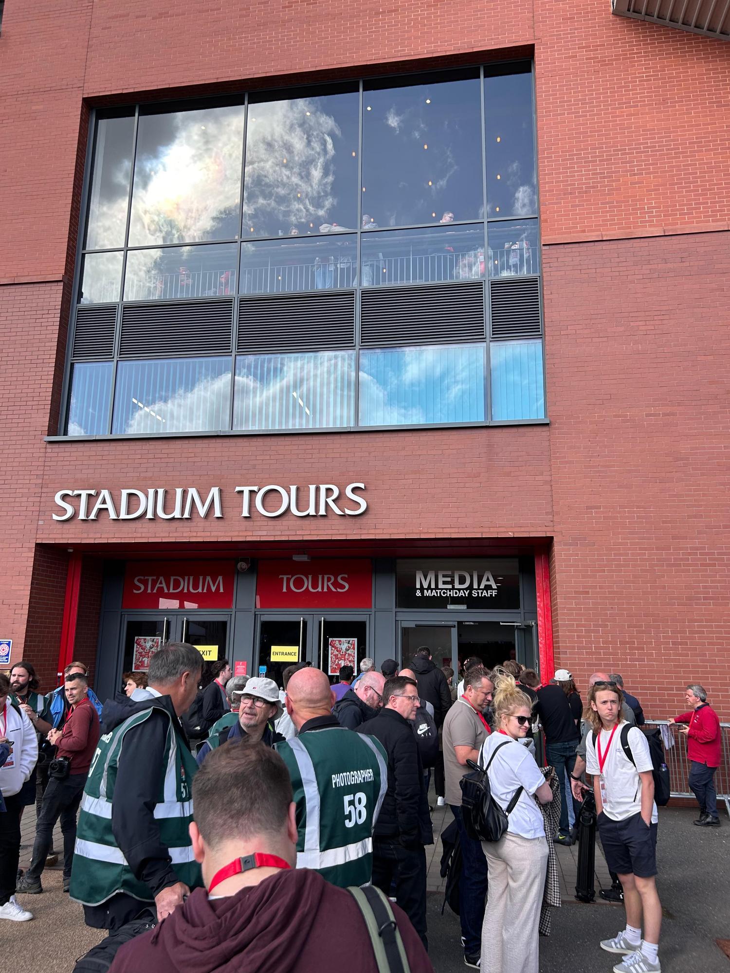Incertidumbre entre la gente que ha sido desalojada de Anfield.