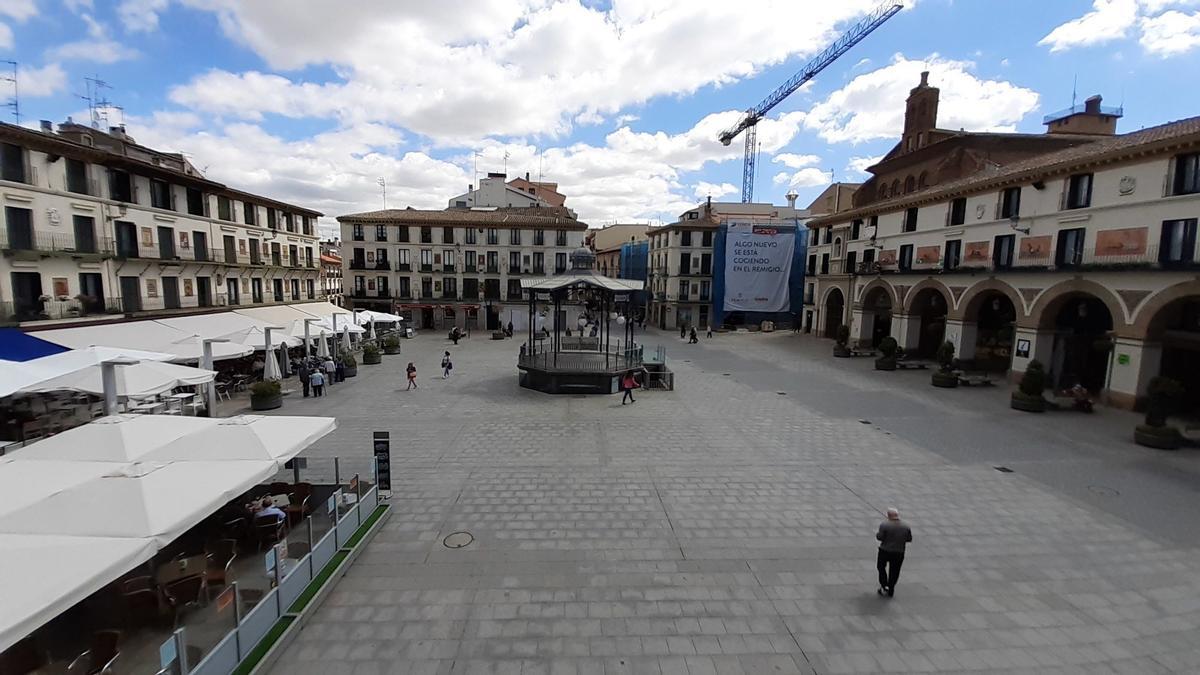 Imagen de la plaza de Los Fueros de Tudela desde la Casa del Reloj.