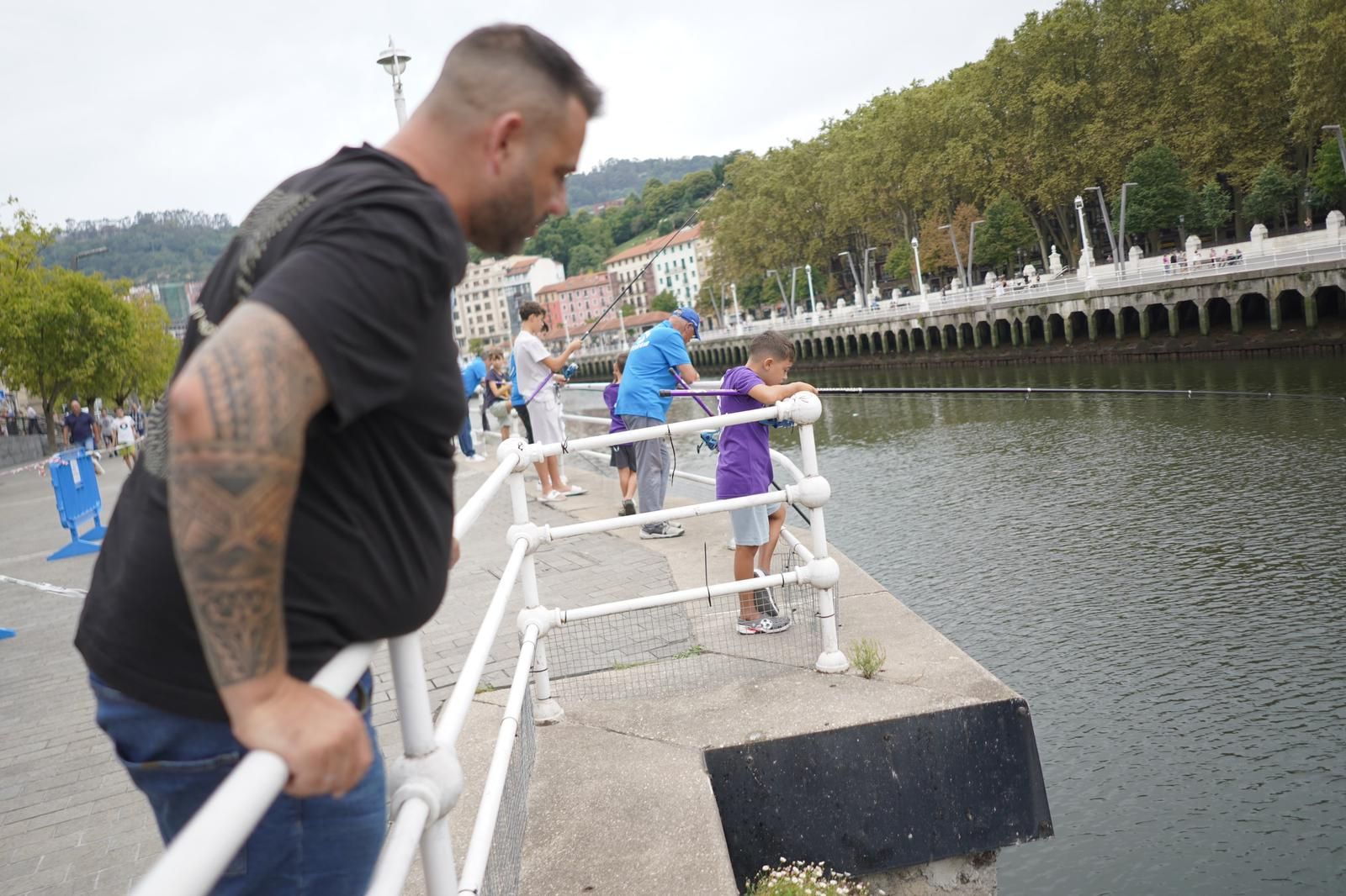 En imágenes: la Escuela de Pesca comienza temporada en Bilbao