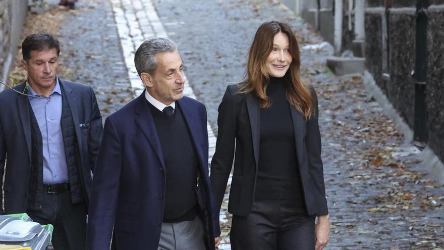 Sarkozy sale de su domicilio para dirigirse a la prisión parisina de La Santé