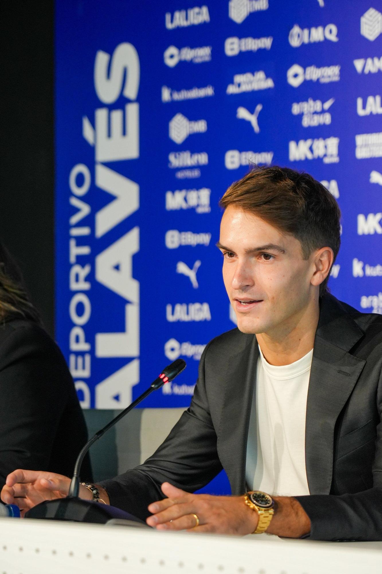 En imágenes: Presentación de Denis Suárez como jugador del Alavés