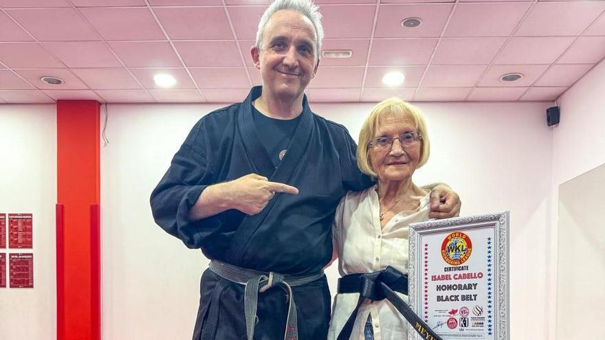 El cinturón negro que hizo llorar a un maestro de artes marciales: "Mi mayor maestra es mi madre"