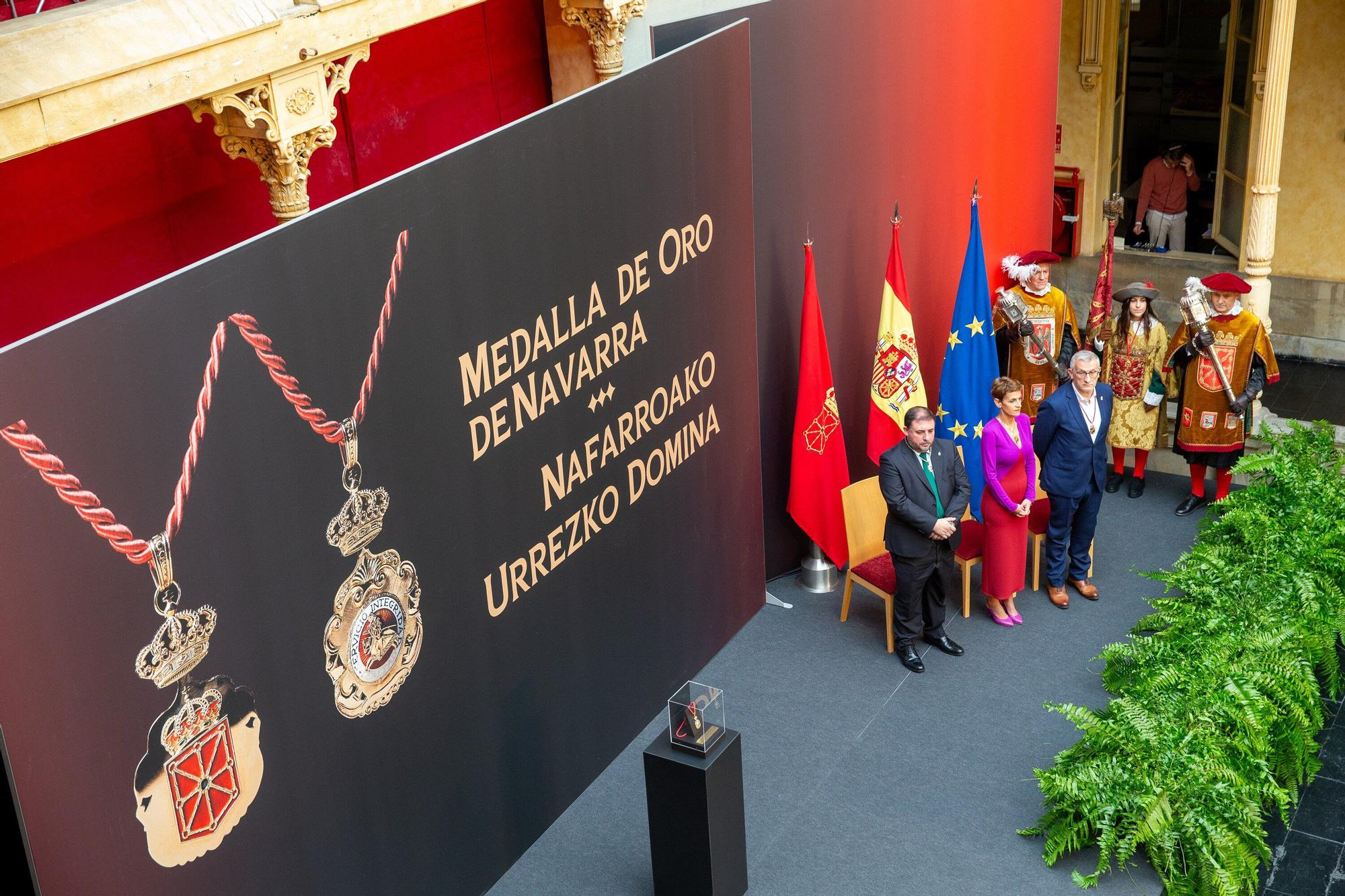 Fotos de la entrega de la Medalla de Oro de Navarra a Manuel Torres a título póstumo