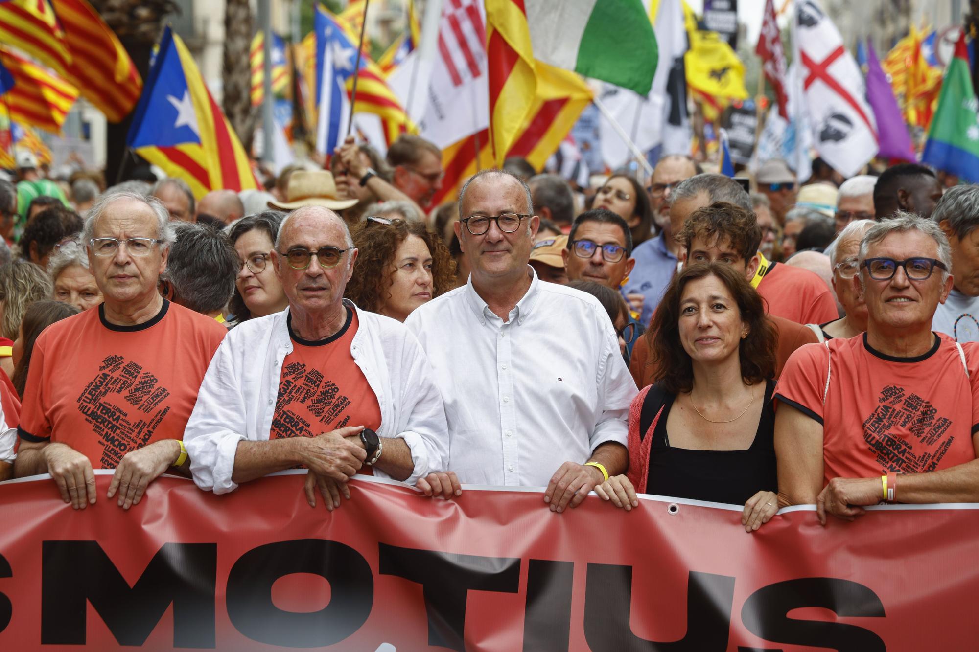 Unos 41.500 independentistas se manifiestan en la Diada en Barcelona, Girona y Tortosa