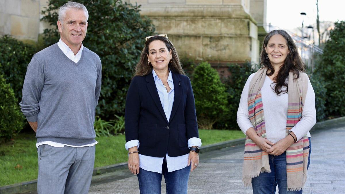 Manu Lizartza, gestor de desarrollo de Mémora, Isabel de Lope, directora comercial de NOTICIAS DE GIPUZKOA, e Izaskun Andonegi, presidenta de Bidegin Manu Lizartza, gestor de desarrollo de Mémora, Isabel de Lope, directora comercial de NOTICIAS DE GIPUZKOA, e Izaskun Andonegi, presidenta de Bidegin