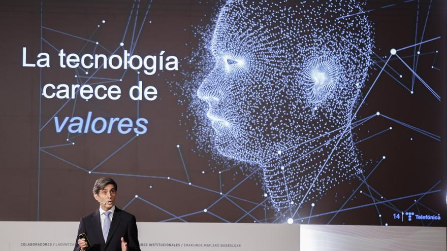 El presidente de Telefónica alerta de que la revolución tecnológica puede &quot;agudizar&quot; las desigualdades