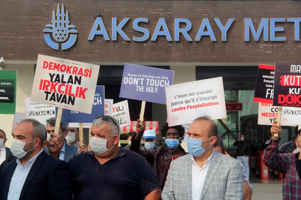 Manifestantes en una plaza de Estambul ( Turquía)