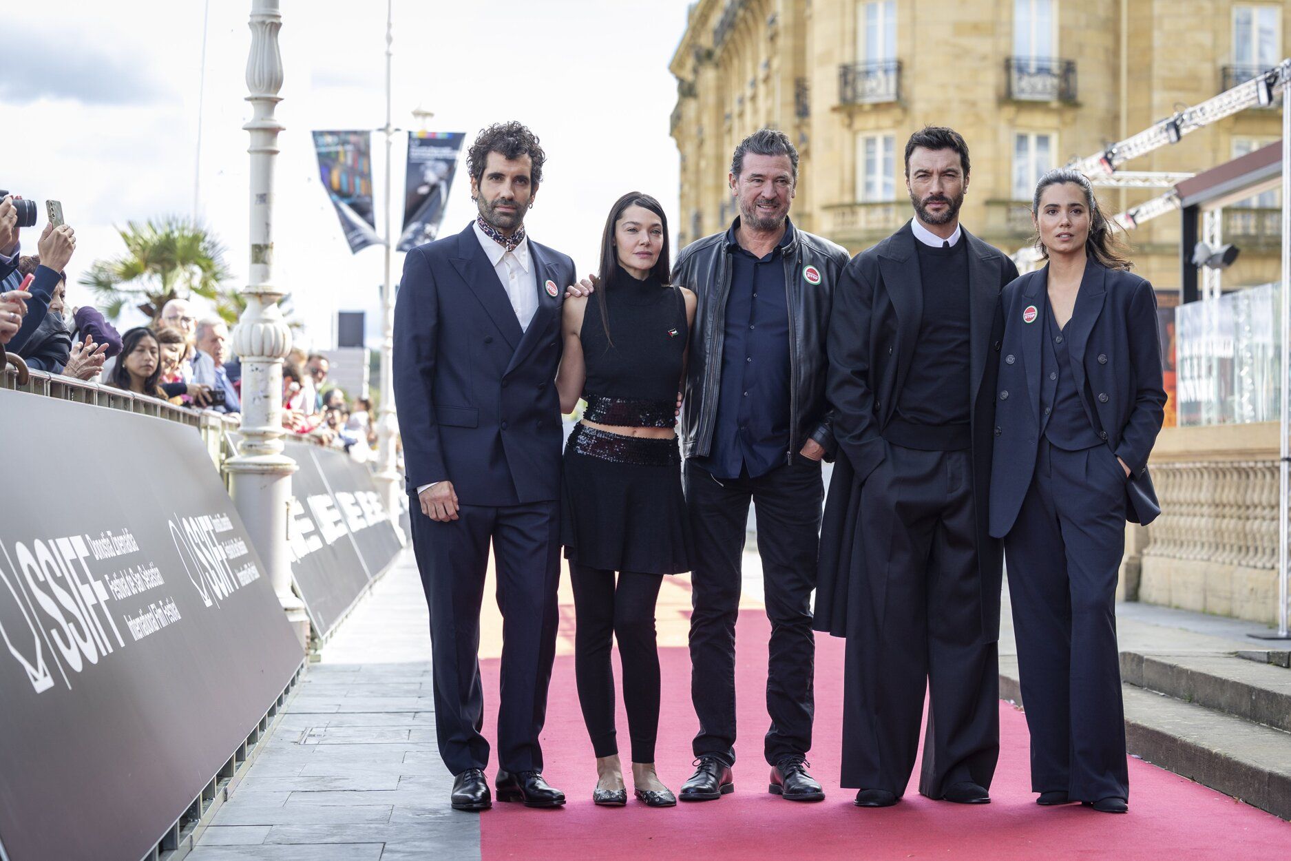 Alba Flores, Almodóvar... una cartelera de lujo en la alfombra roja del Zinemaldia