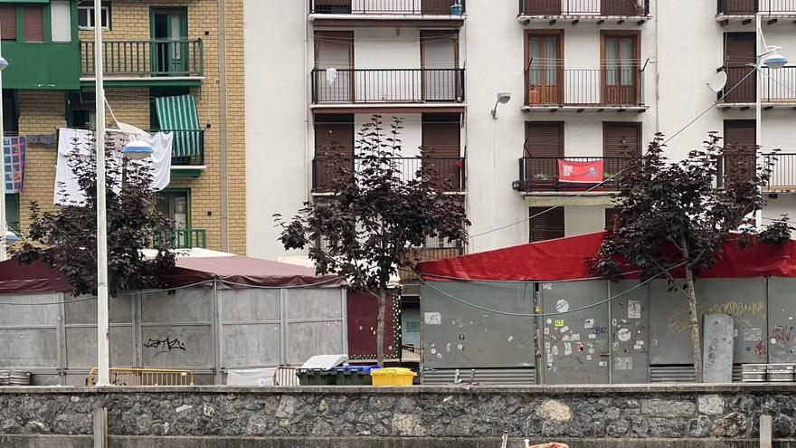 El Ayuntamiento de Ondarroa no pagará el técnico de sonido de la txosnagune tras la expulsión de un policía del recinto