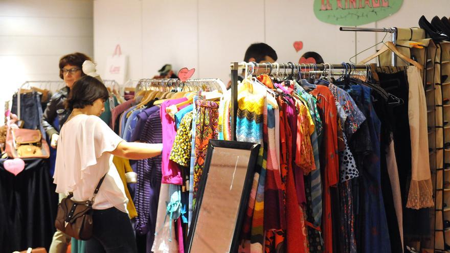 Pamplona acoge un mercado de ropa vintage de marca a precio único