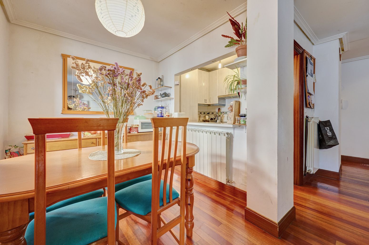 Un ático tríplex con alma en plena calle San Nicolás: vivir el Casco Viejo desde dentro