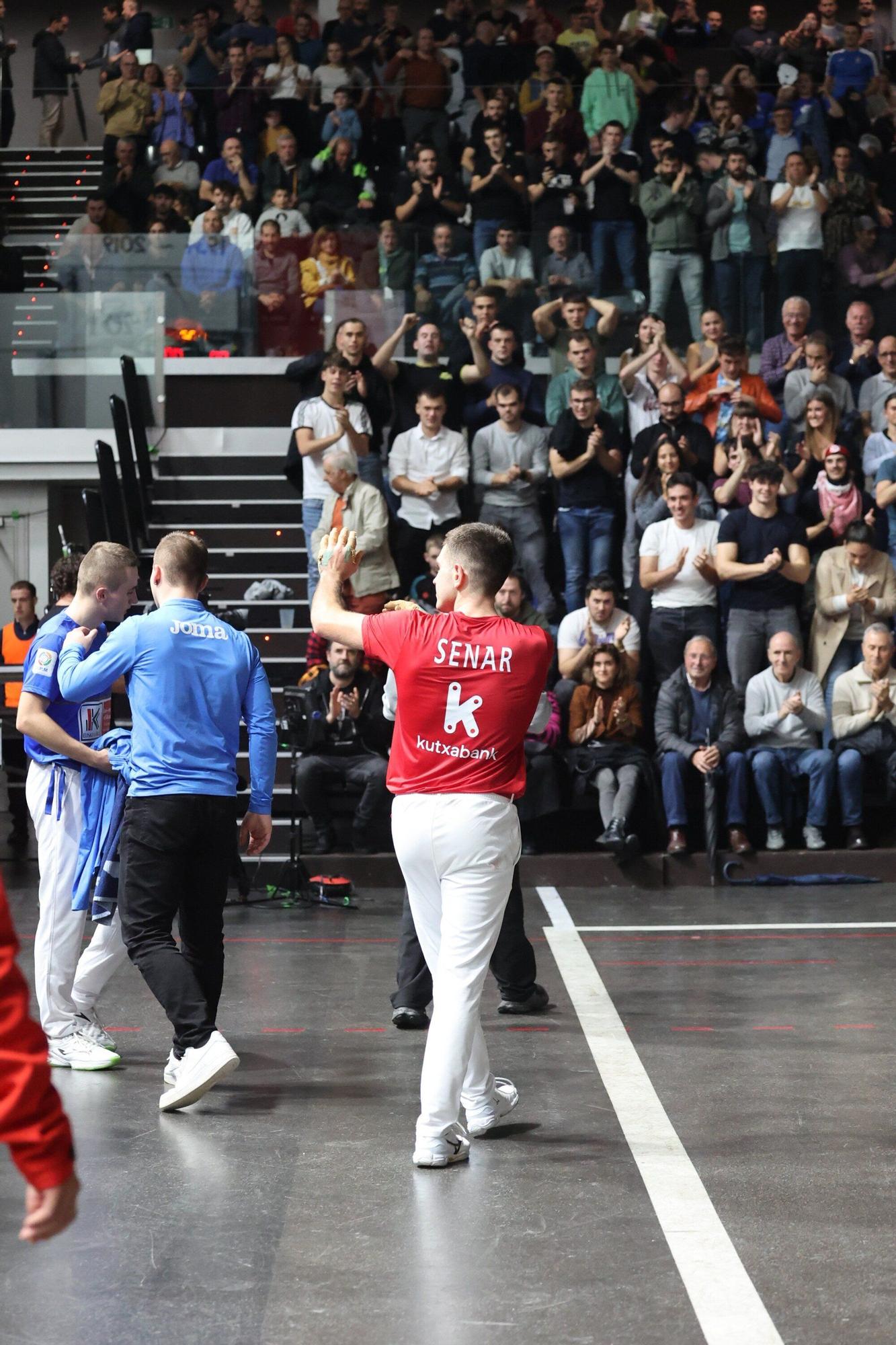 Beñat Senar, campeón del Cuatro y Medio Serie B después de derrotar a Unai Amiano en el frontón Uranzu de Irun.