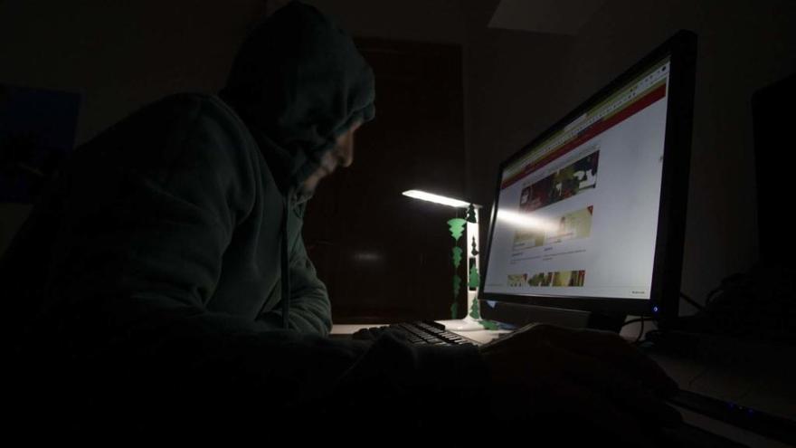 450 mujeres denuncian coacciones y acoso en la red, una nueva forma de maltrato