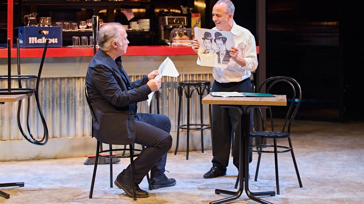 Luis Bermejo y Javier Gutiérrez, en una escena de la obra.