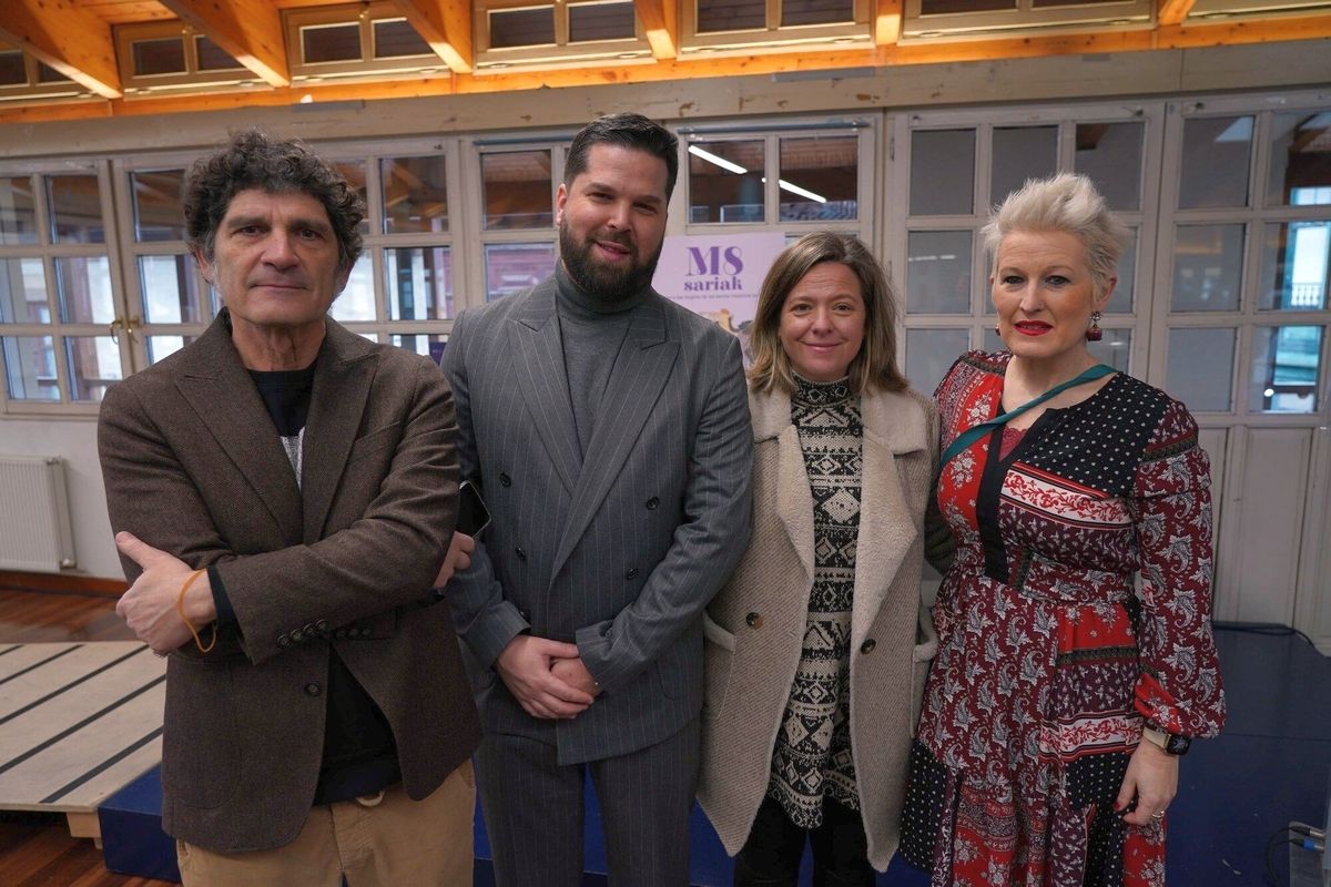 Carlos Rui-Wamba, Borja Elorza, Begoña Castaño y Sandra Atutxa, conductora del acto.