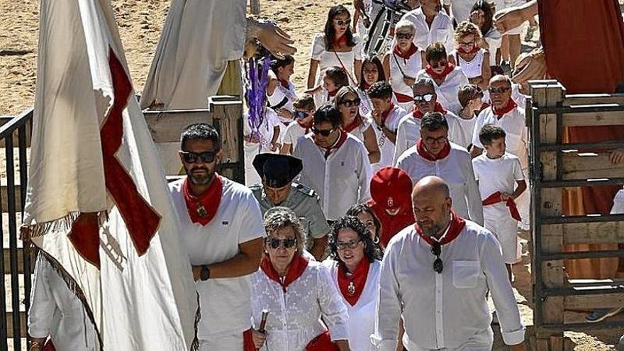 Honores a la Santa Cruz en Cárcar