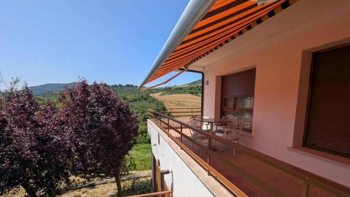 La &quot;casa de lujo con piscina rodeada de naturaleza&quot; más barata de Navarra