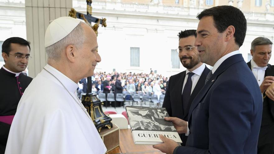 El lehendakari invita al Papa a Euskadi y le plantea un "gesto" por el bombardeo de Gernika