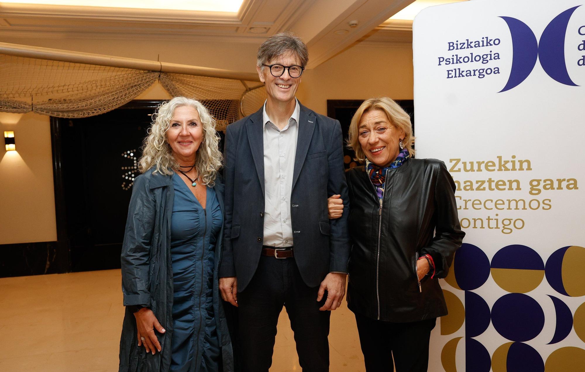 Coro Rubio, Alberto Barrios y la psicóloga clínica Rocío Barreira.
