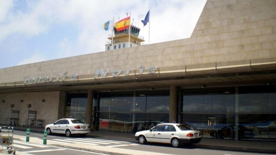 El aeropuerto de Tenerife Norte recupera la normalidad tras desalojarse la zona de embarque por una incidencia con humo