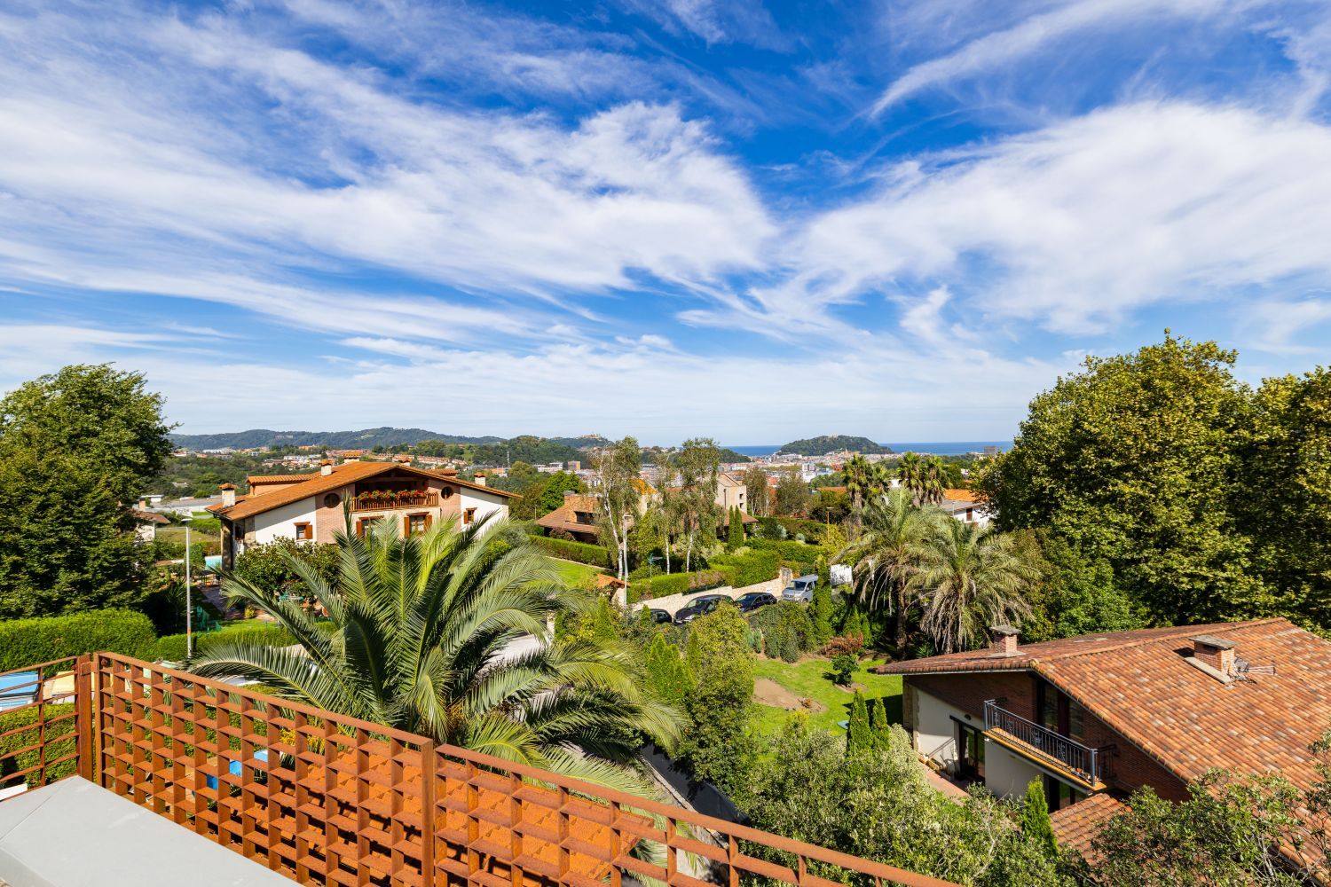 Exclusiva Villa Bifamiliar en venta en un paraíso, ubicada en el Alto de Zorroaga, en San Sebastián