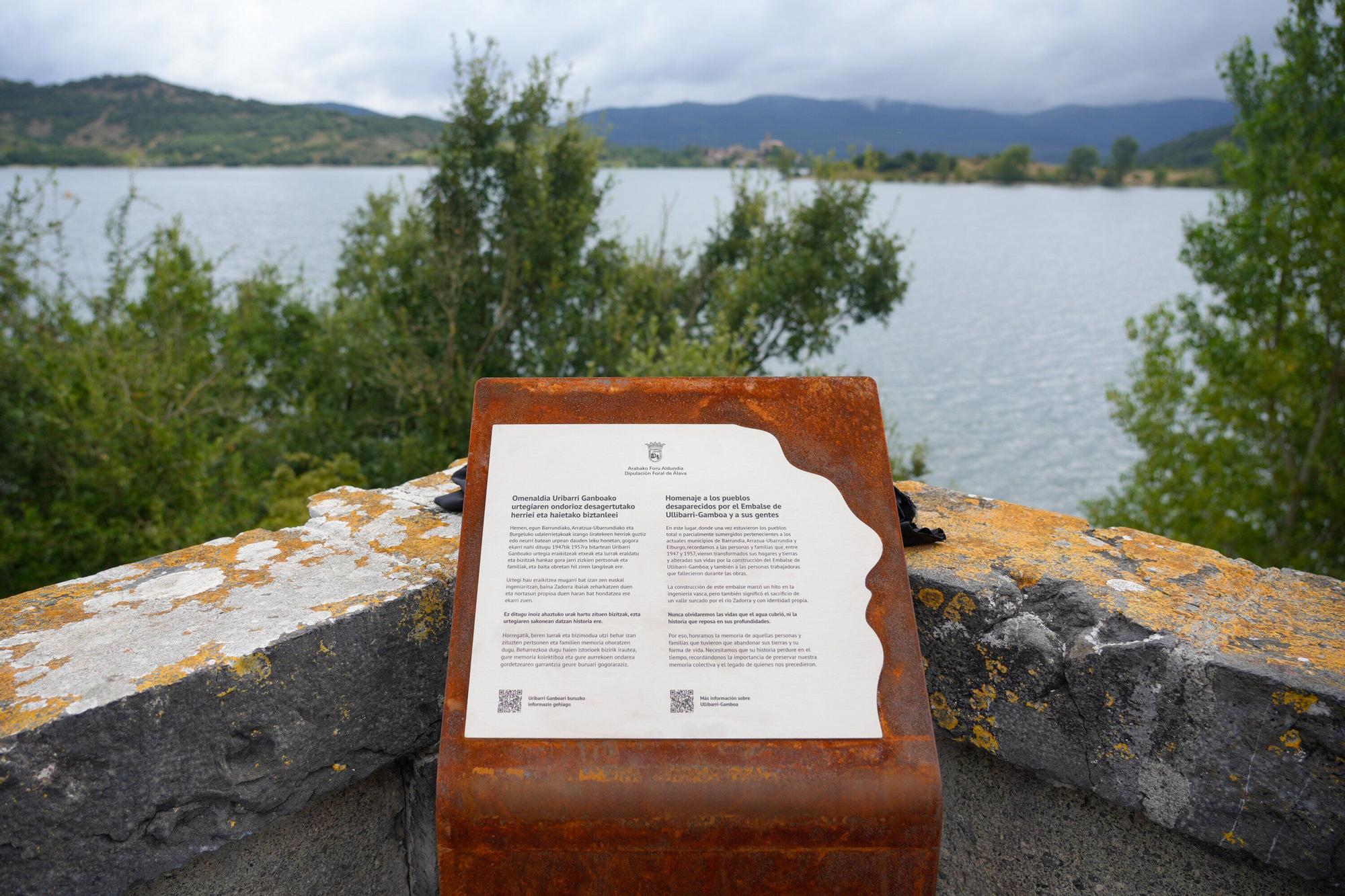 En imágenes: Homenaje a los pueblos desaparecidos por el embalse de Ullíbarri-Gamboa