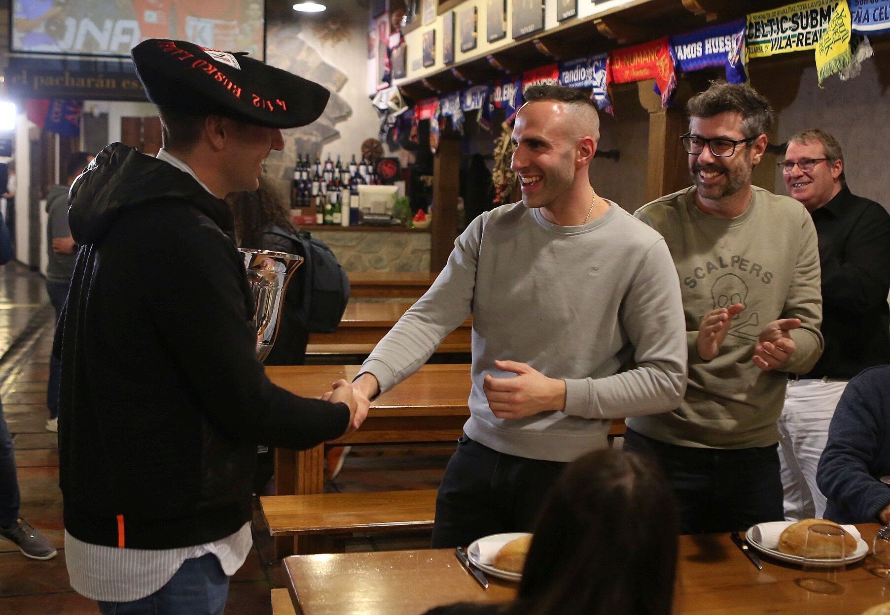 La celebración de la victoria de Peio Etxeberria.