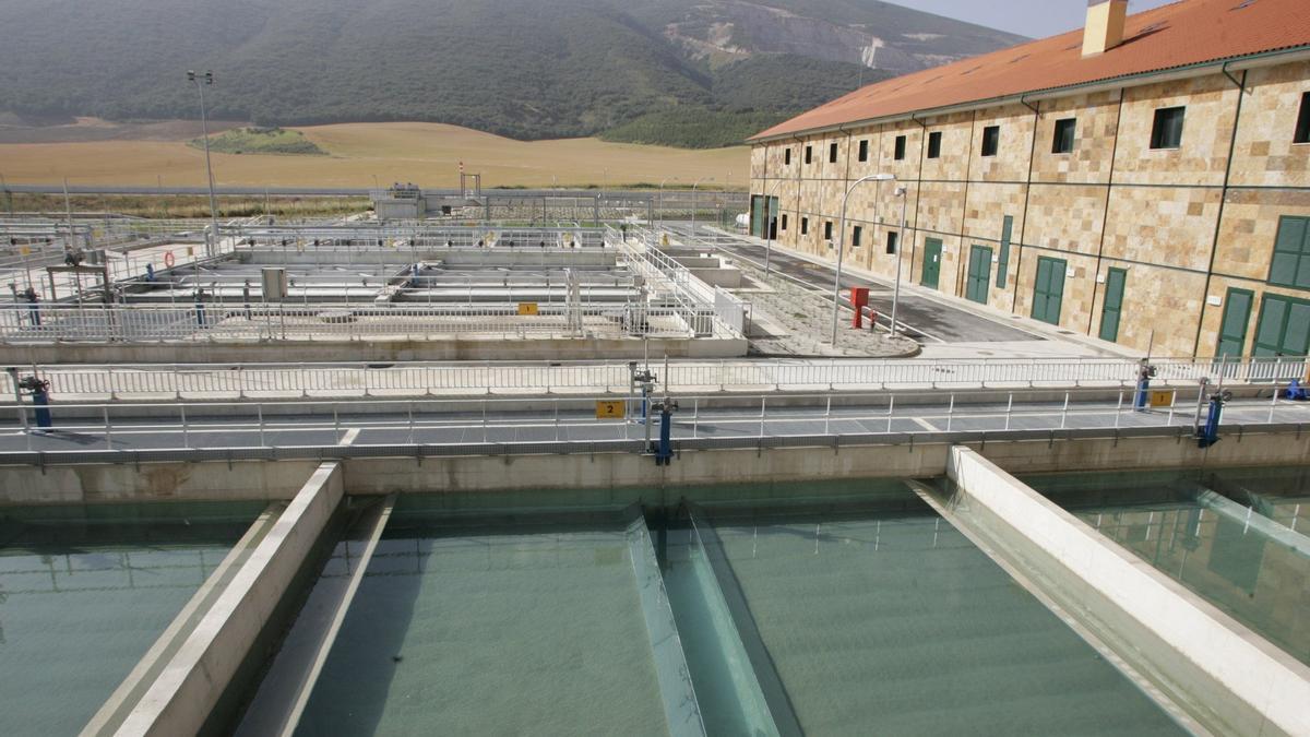 Imagen de archivo de los depósitos de agua de la ETAP de Tiebas.