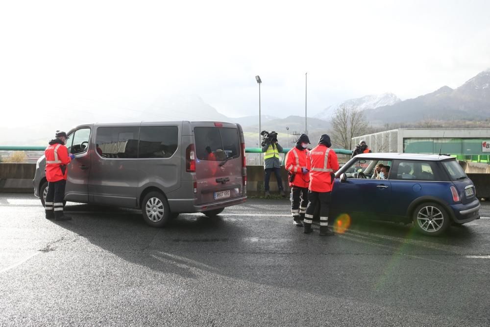 Ertzaintza y Policías Locales retoman los controle