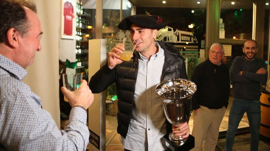 En imágenes: La celebración de la victoria de Peio Etxeberria.