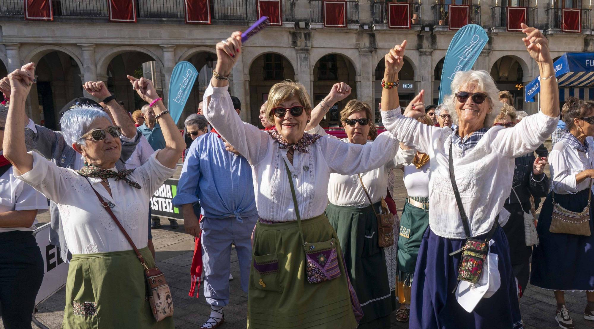 En imágenes: Blusas y neskas veteranos celebran su día en La Blanca