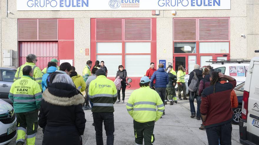 EN FOTOS | Concentración de trabajadores de jardinería protestando por el bloqueo del primer convenio colectivo del ámbito municipal