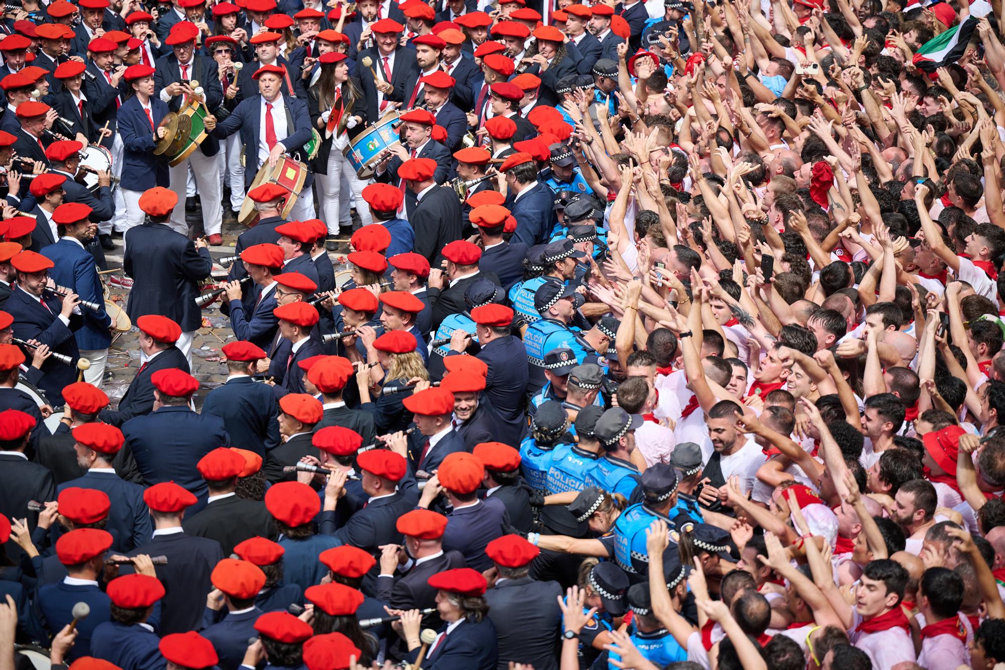 Fotos del  Chupinazo de San Fermín 2025 en Pamplona: ¡La fiesta más internacional se enciende con un grito solidario por Palestina!