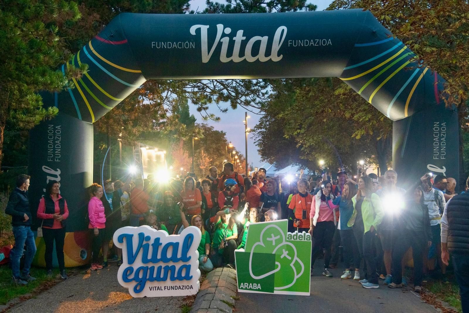 En imágenes: Marcha nocturna de Vital Eguna por los enfermos de ELA