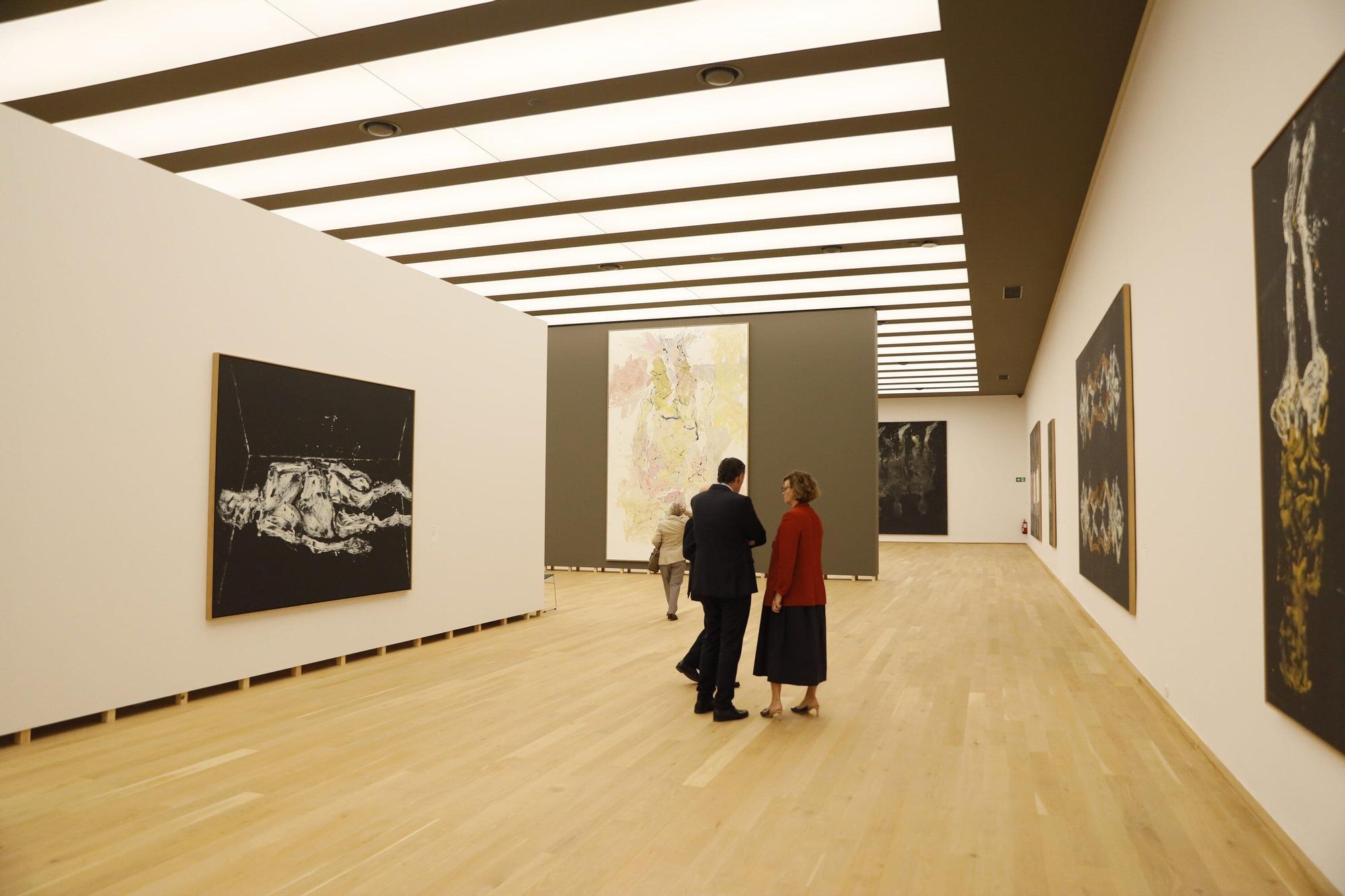 El edificio moderno del Bellas Artes reabre con Baselitz, el artista que decidió pintar el mundo al revés