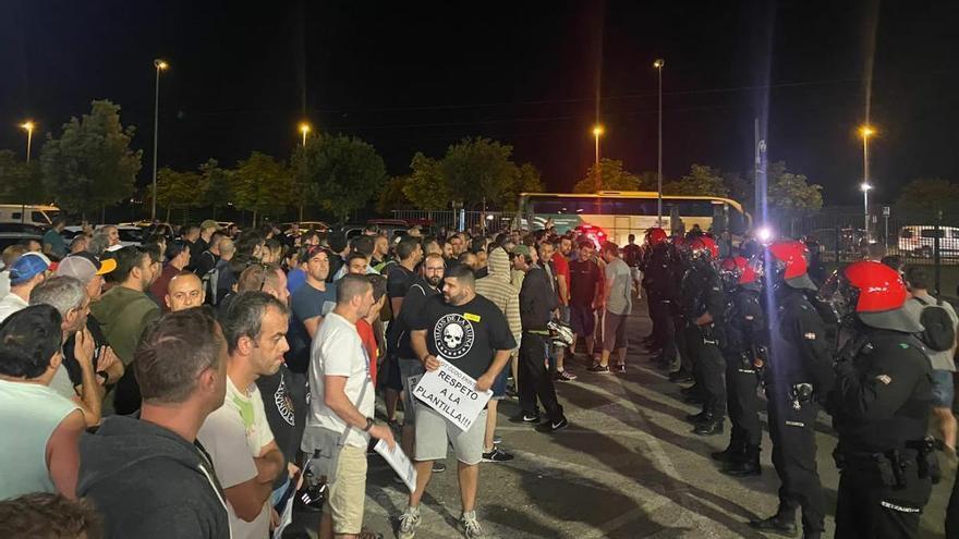 La cadena de Mercedes vuelve a parar por séptimo día pese al preacuerdo de convenio