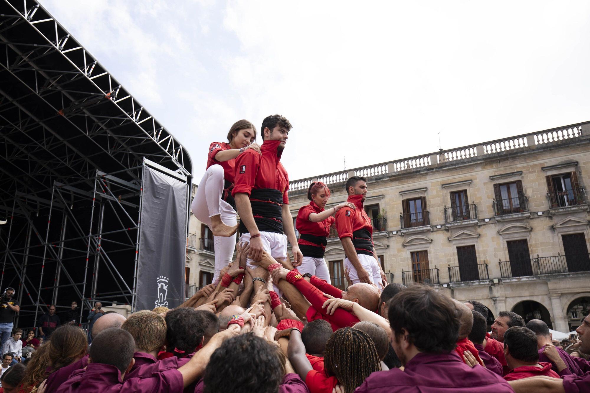 En imágenes: La Plaza Nueva de Vitoria acoge una gran Diada Castellera