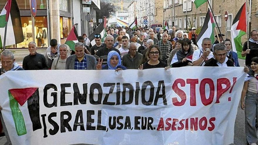 Cientos de personas exigen en Altsasu el fin de genocidio en Palestina