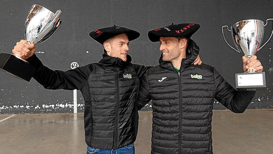 Unai Laso y Jon Ander Albisu: "La txapela es un sueño cumplido, ha costado mucho pero aquí está"