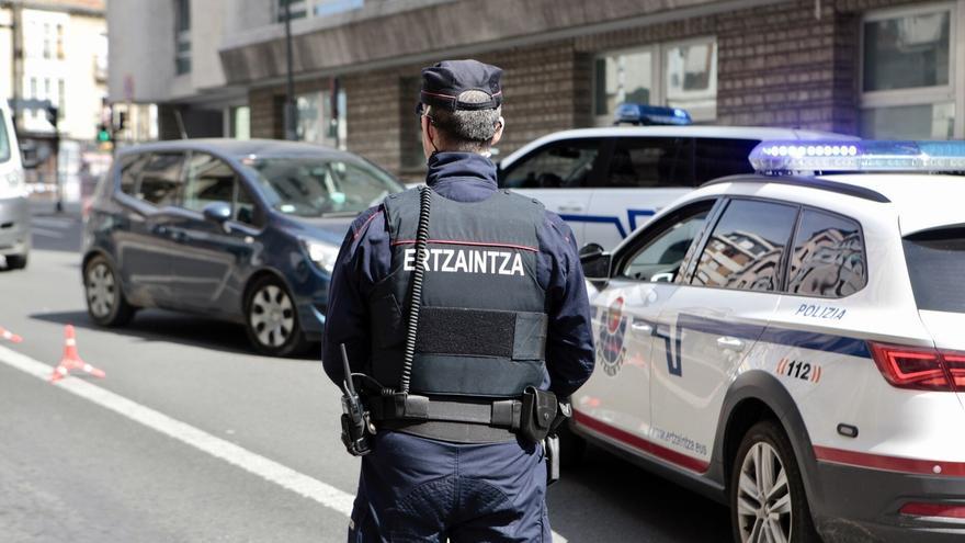 Detenido en Irun tras golpear a una persona para robarle la cartera cuando iba a pagarle una consumición